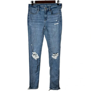 AEO • Medium Wash Distressed Raw Hem Jegging